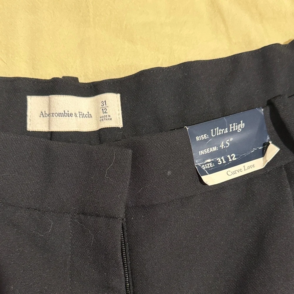 Abercrombie & Fitch Black High-Waist Dress Shorts - Picture 2 of 3